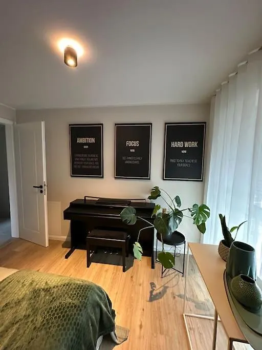 Wunderschoener Neubau Im Gruenen Halstenbek Germany